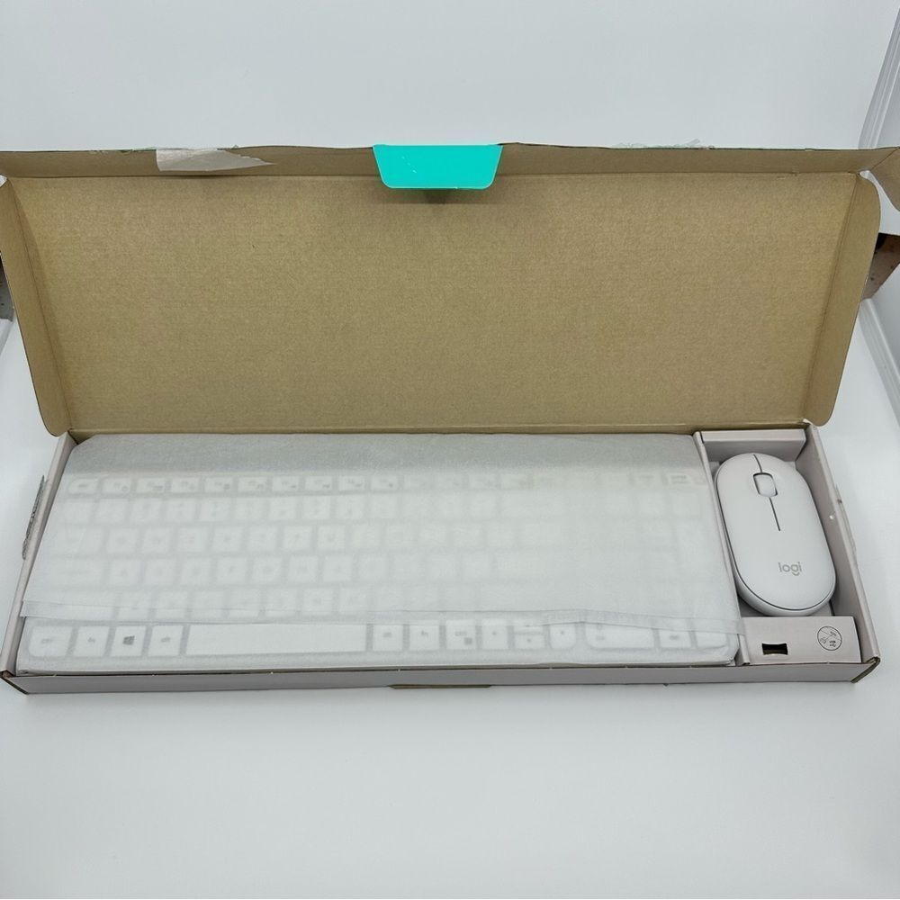 Logitech MK470 Slim Combo White Wireless Keyboard & Mouse Set - NEW